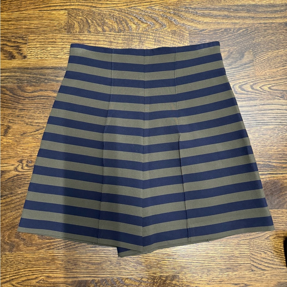 Zara Woman High-Waisted Shorts in Navy&Green, Size: S - Picture 2 of 3